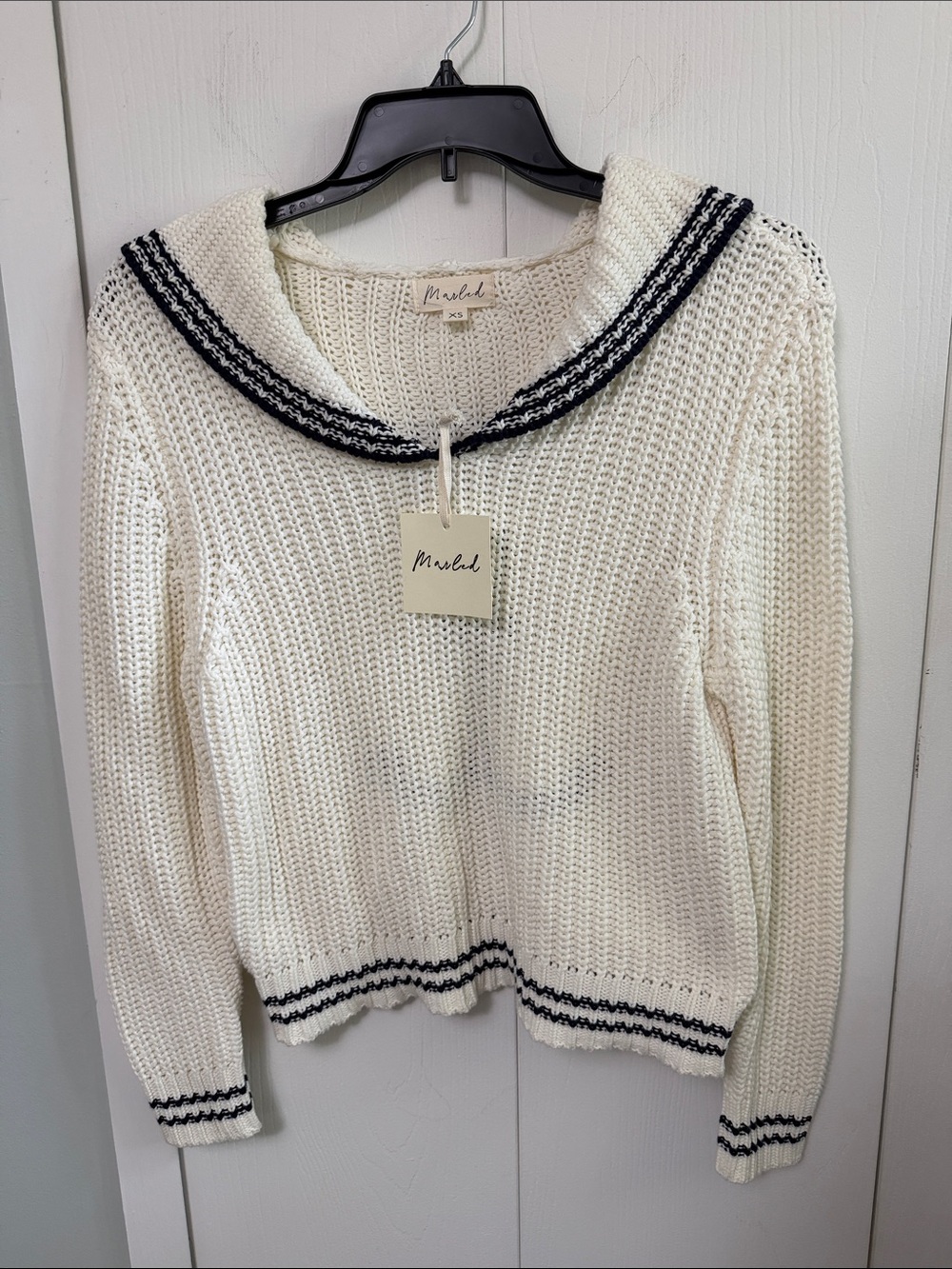 Marled Cream Knit Sailor-Collar Sweater with Navy Trim